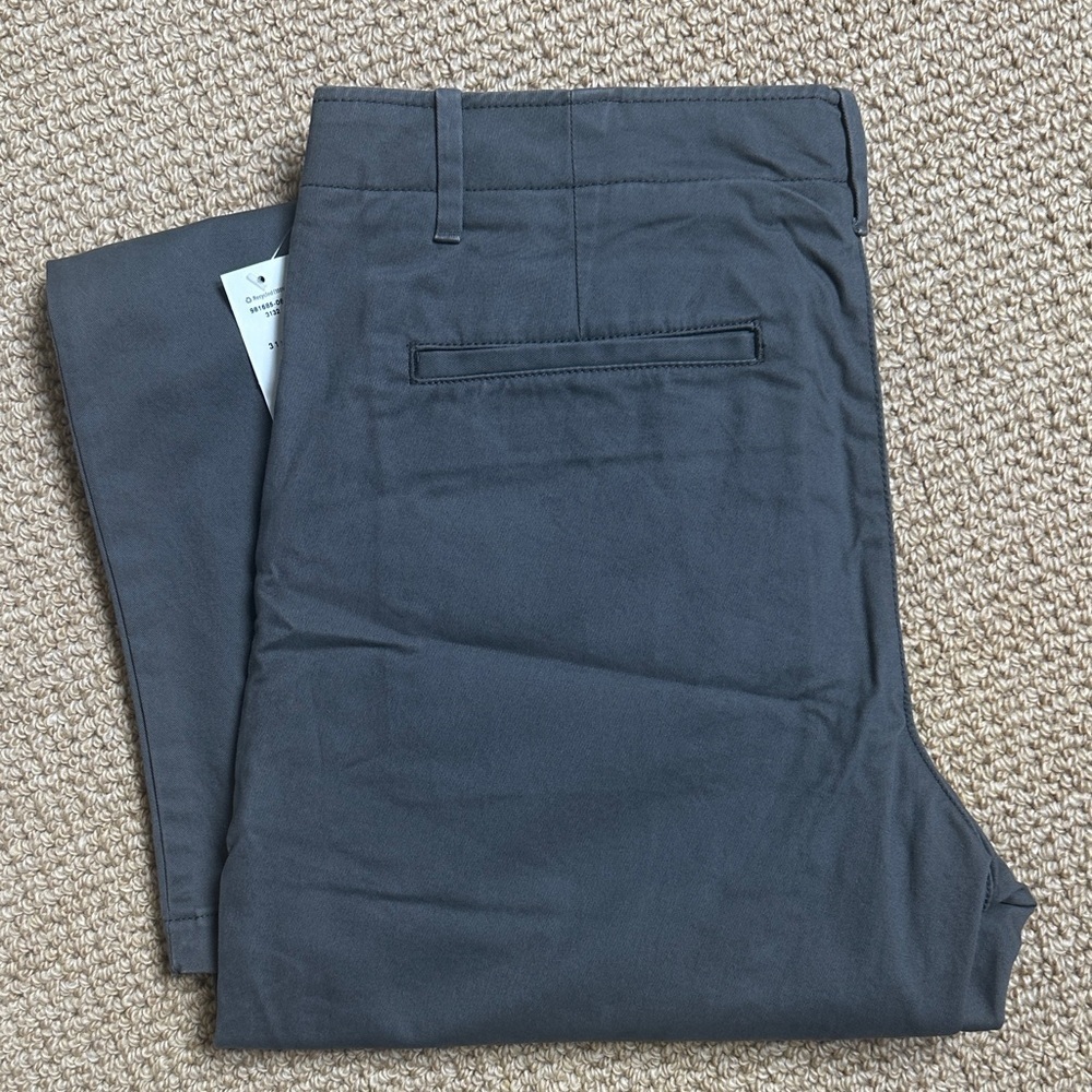 New GAP Men's Dark Gray Chinos - Picture 3 of 4